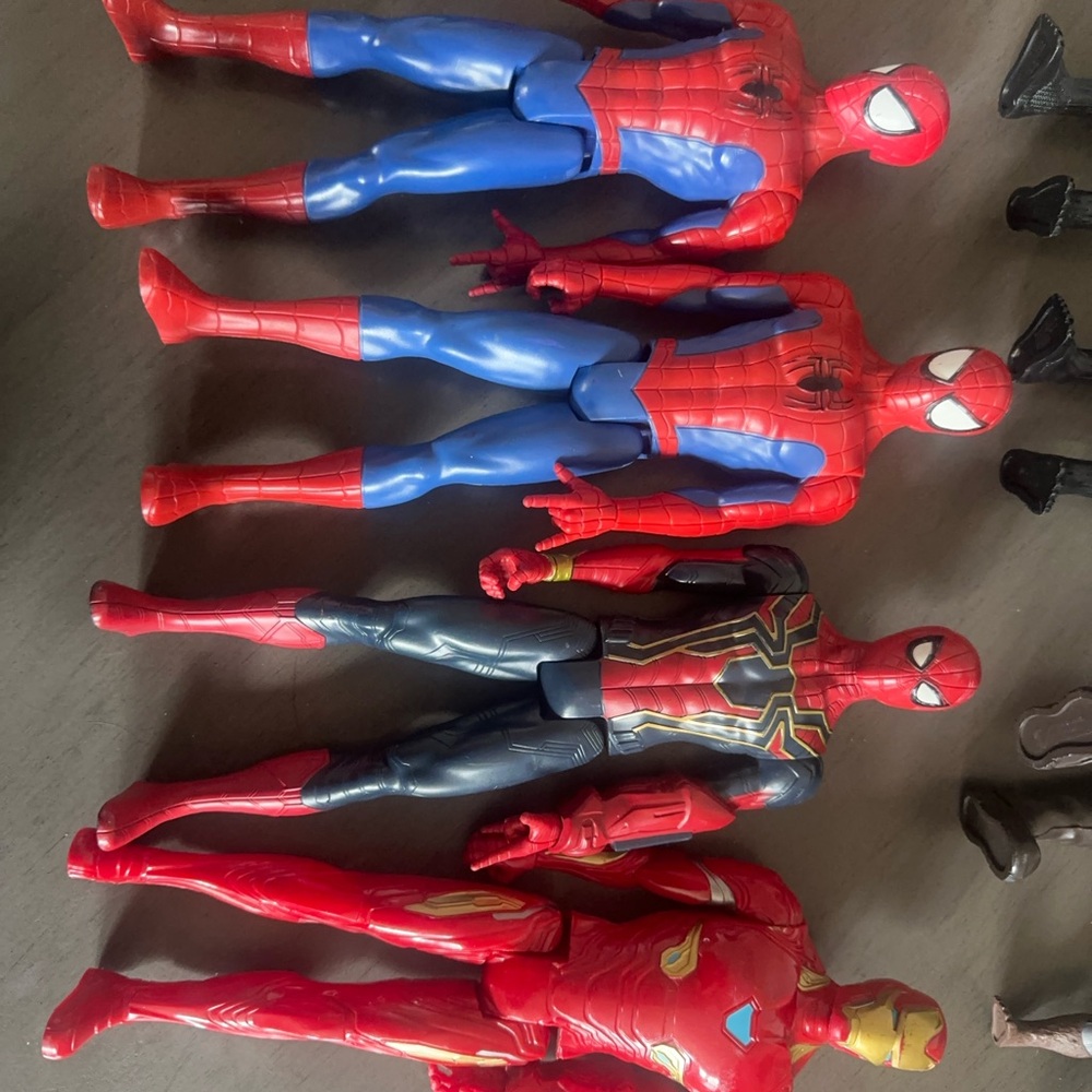 Marvel Action Figure Collection - Picture 2 of 3